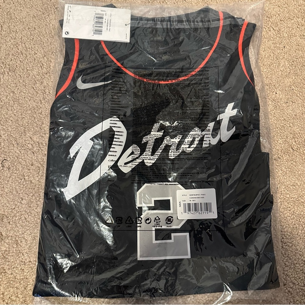 NWT Cade Cunningham Detroit Pistons Nike Youth Med Swingman Jersey City Edition
